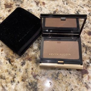 Kevyn Aucoin • The Sculpting Powder • 4g or .14oz • Color: Medium
